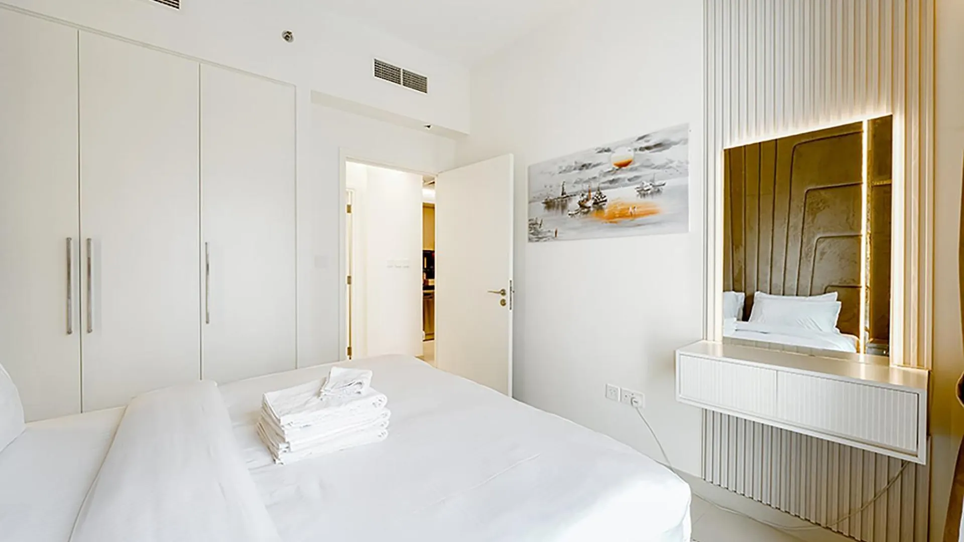 Stayis -Spacious & Luxury 1 Bedroom Room Apartment Dubai