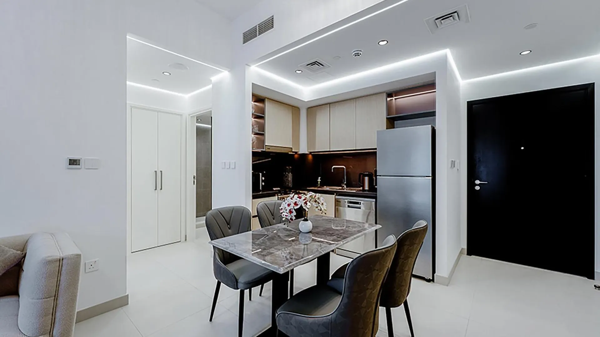 Stayis -Spacious & Luxury 1 Bedroom Room Apartment Dubai
