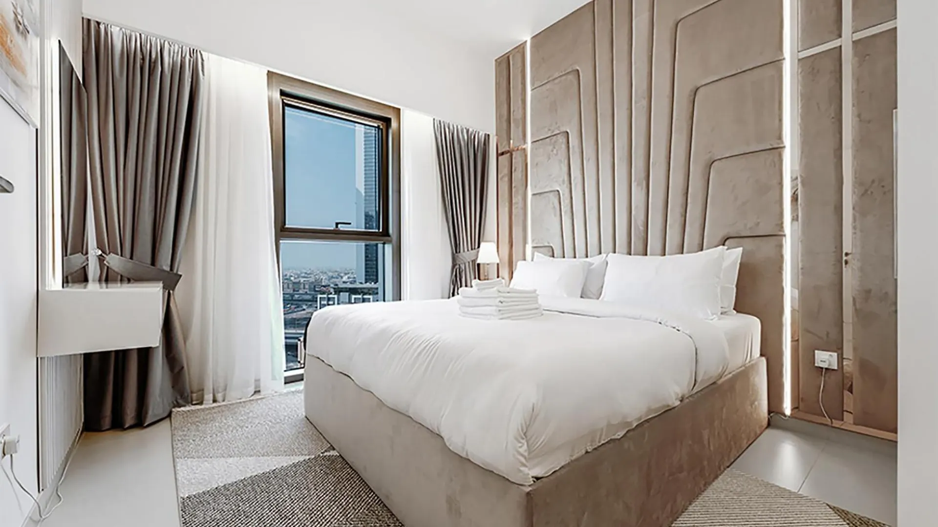 Stayis -Spacious & Luxury 1 Bedroom Room Apartment Dubai