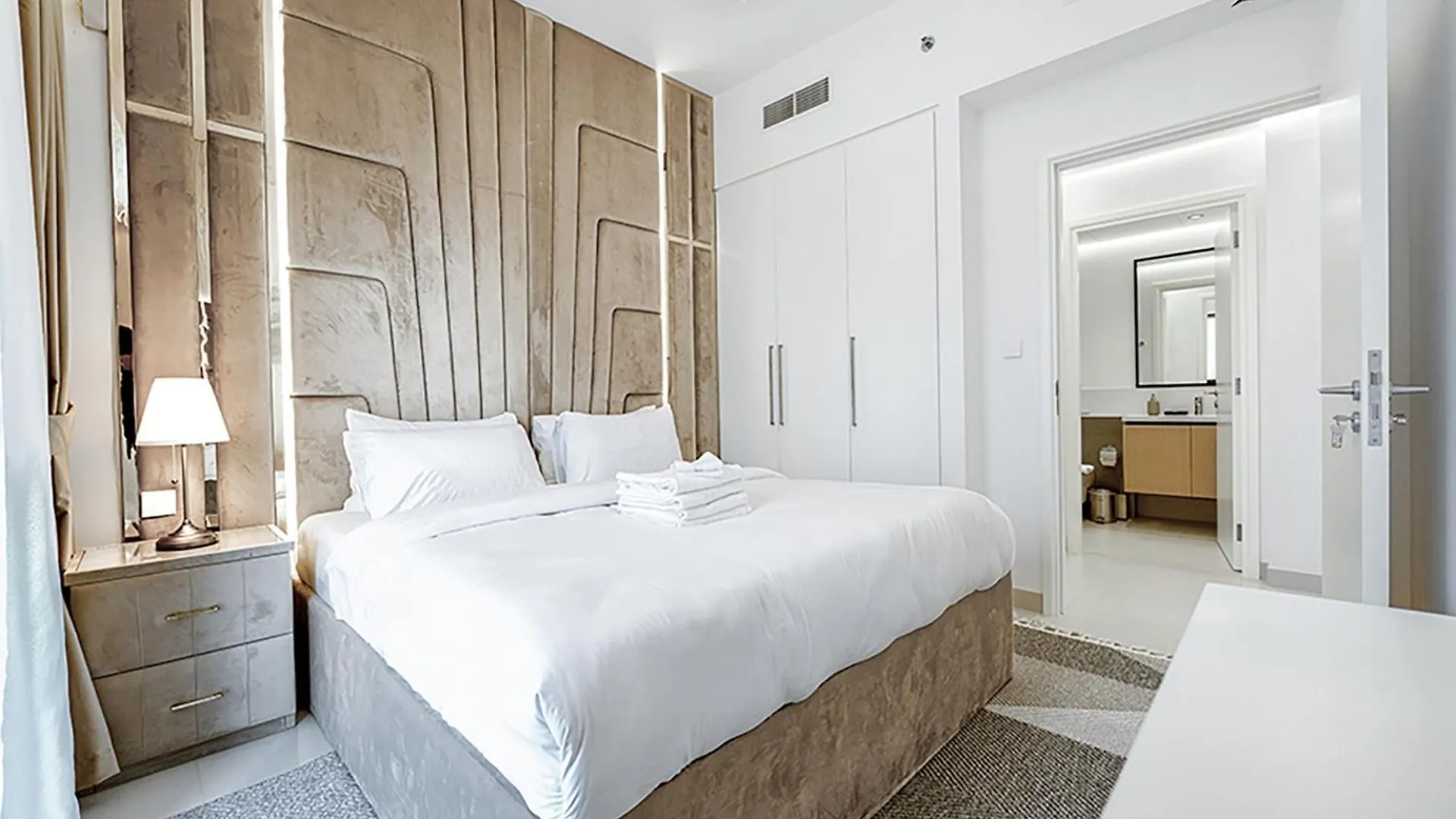 Stayis -Spacious & Luxury 1 Bedroom Room Apartment Dubai United Arab Emirates