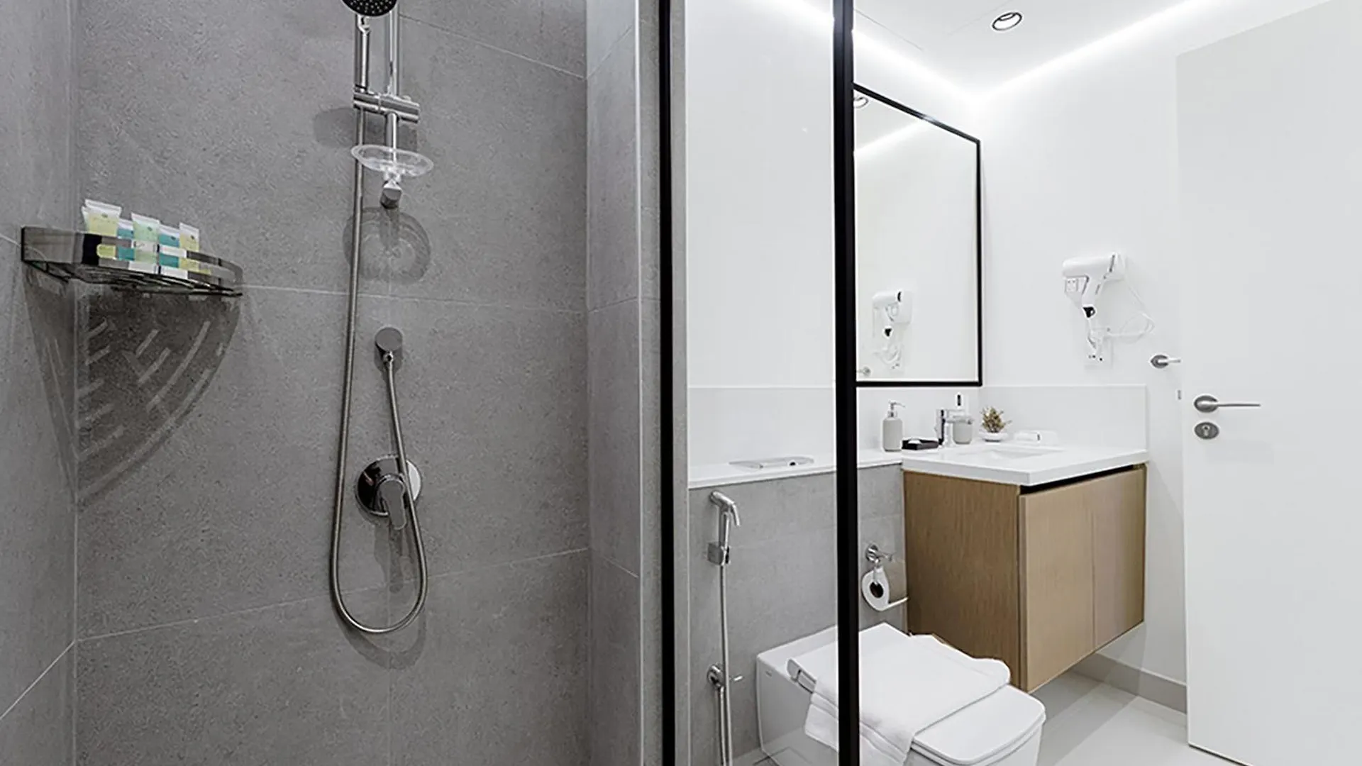 Stayis -Spacious & Luxury 1 Bedroom Room Apartment Dubai